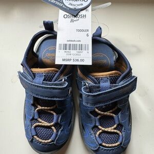 Brand new Oshkosh toddler size 6 sandal.